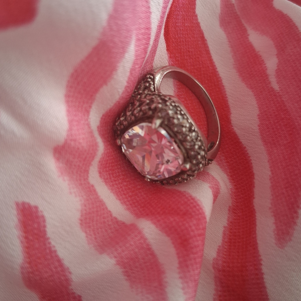 Elegant Silver Ring with Clear Gemstone - Picture 2 of 3